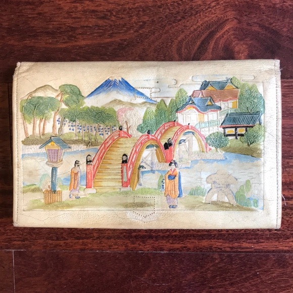 Vintage 1930’s Kidskin Clutch with Elephant Motif - Picture 2 of 8